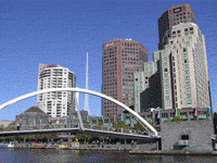 Пешеходный мост и небоскребы на Southbank